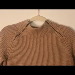 Banana Republic Pullover sweater - Small